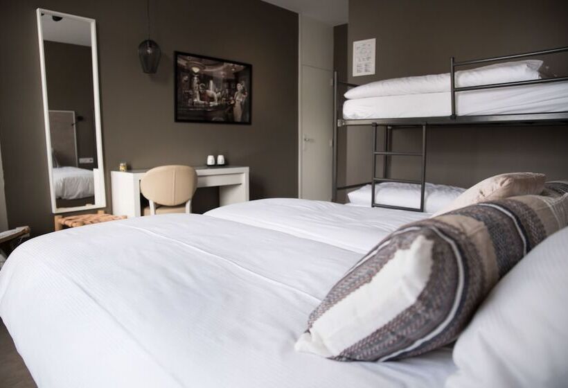 غرفة قياسية رباعية, The Bloom