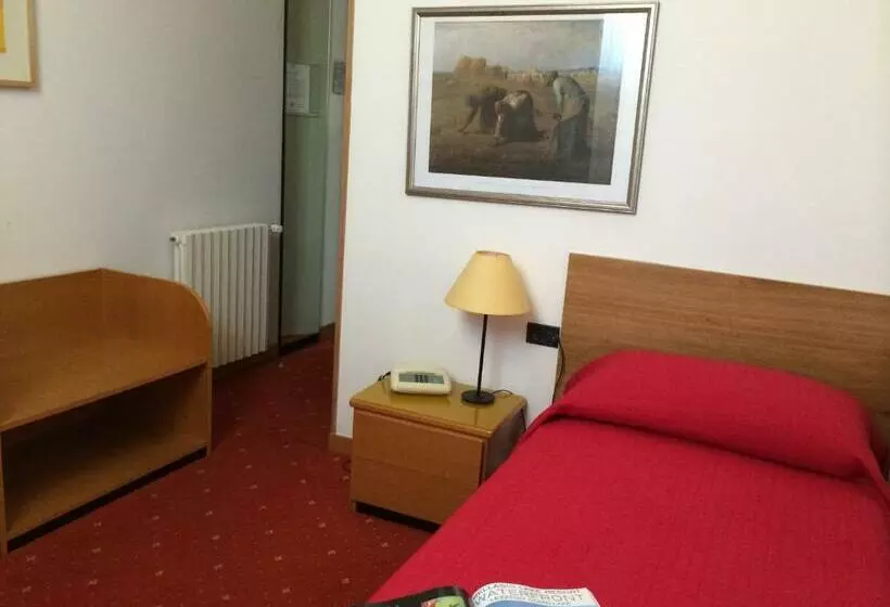 اتاق استاندارد یک نفره, Albergo Ristorante Giardino