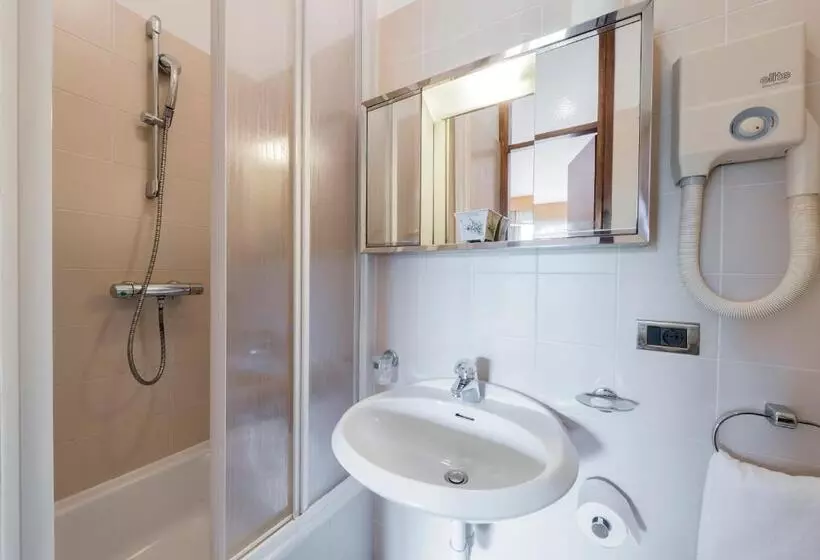 Standard-huone Järvinäkymä, Villa Edy