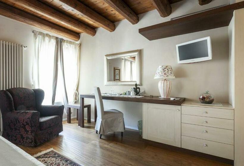 غرفة قياسية, Corte Dei Soavi