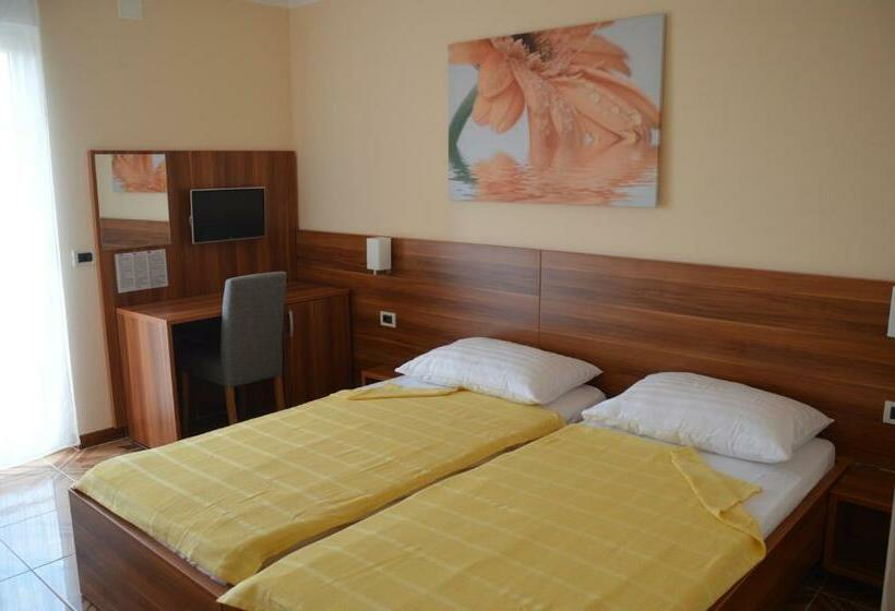 غرفة قياسية مزوَّدة بشُرفة, Bed & Breakfast Grgic