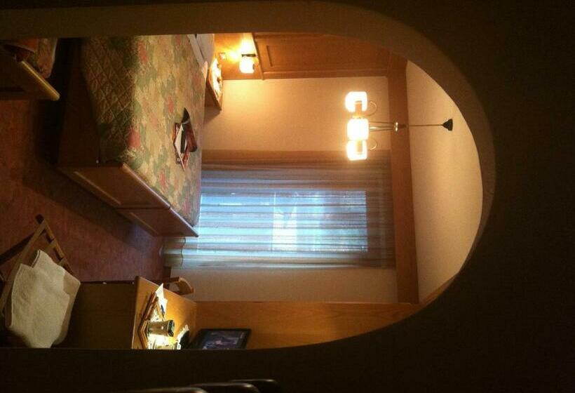 חדר סטנדרט לארבעה, De Fronz