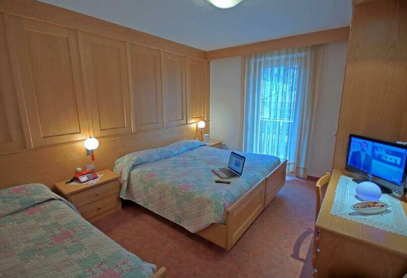 חדר סטנדרט לארבעה, De Fronz