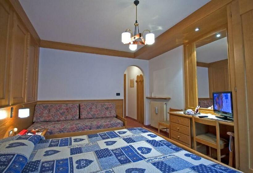 חדר סטנדרט לשלושה, De Fronz