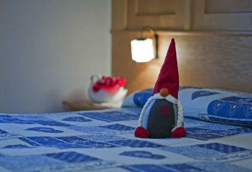 חדר סטנדרט לשלושה, De Fronz