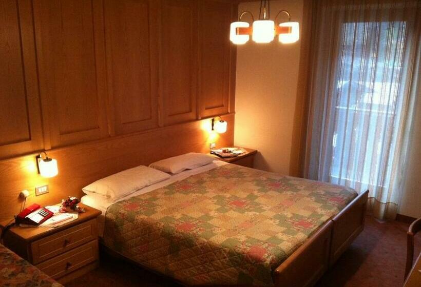 חדר סטנדרט לארבעה, De Fronz