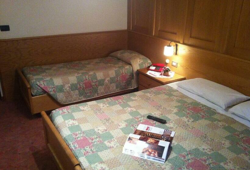 חדר סטנדרט לשלושה, De Fronz