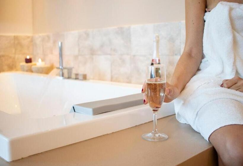 带按摩功能的小型套房, Dimorae Rooms And Suites   Apartments