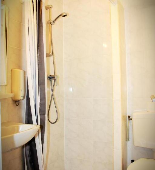 اتاق استاندارد سه نفره, Dupuis