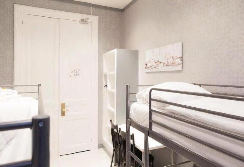 اتاق استاندارد سه نفره, Dupuis