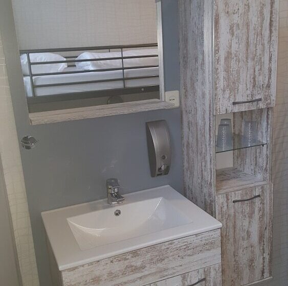 اتاق استاندارد سه نفره, Dupuis