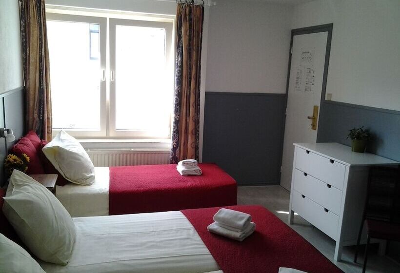 اتاق استاندارد سه نفره, Dupuis