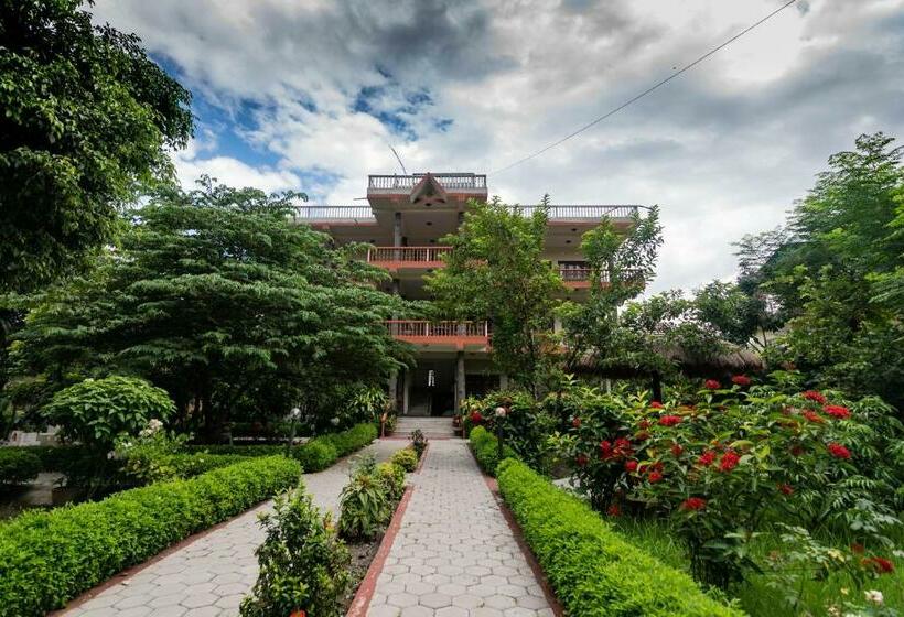 اتاق لوکس با چشم‌انداز باغ, Eden Jungle Resort