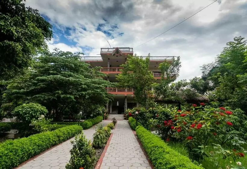 اتاق لوکس با چشم‌انداز باغ, Eden Jungle Resort