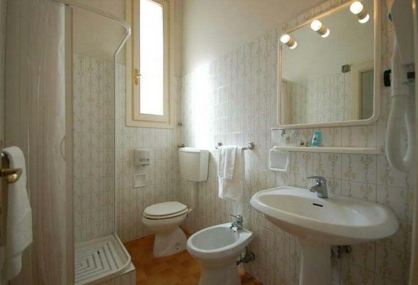 Habitació Superior, Ely