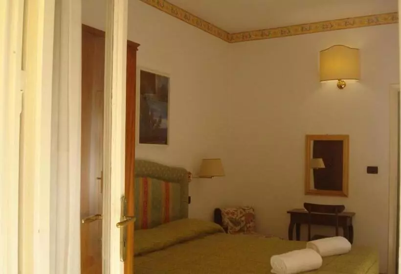 Comfort room with balcony, Ely