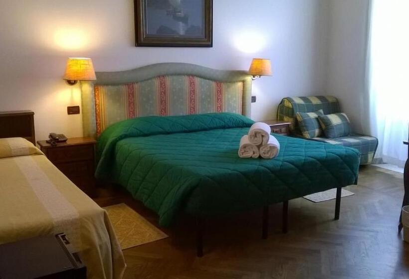 Habitació Triple Estàndard, Ely