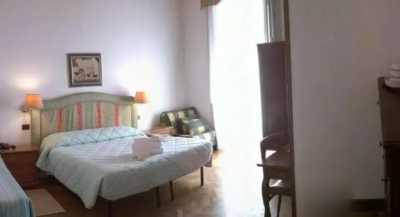 スタンダード４人部屋, Ely