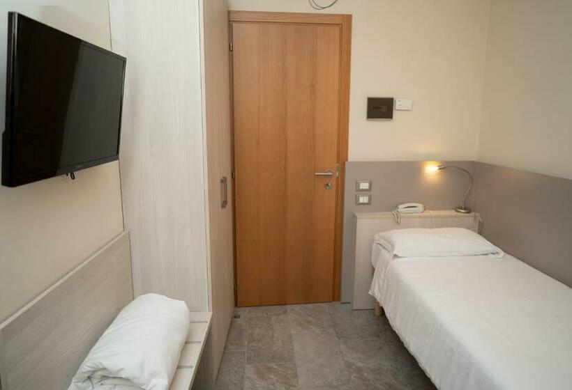 스탠다드 싱글 룸, Europa