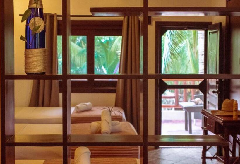 جناح جونيور, Golden Paradise Town