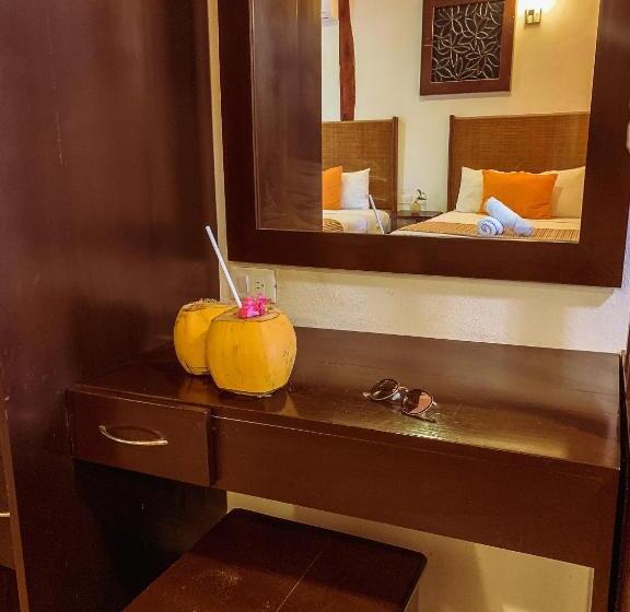 جناح جونيور, Golden Paradise Town