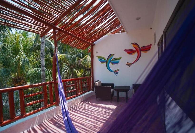 جناح جونيور, Golden Paradise Town