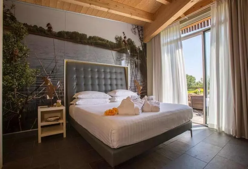 Suite with lake view