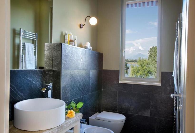 Suite with lake view, Le Ali Del Frassino