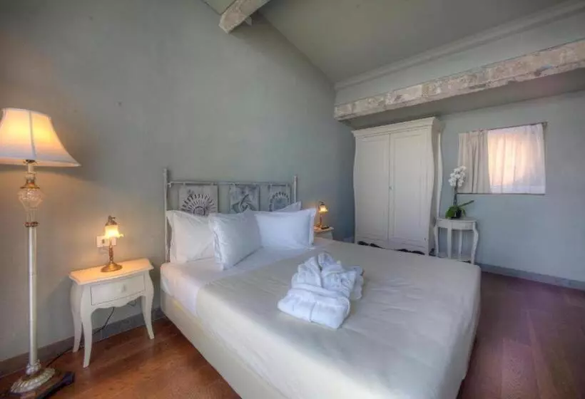Suite with lake view, Le Ali Del Frassino