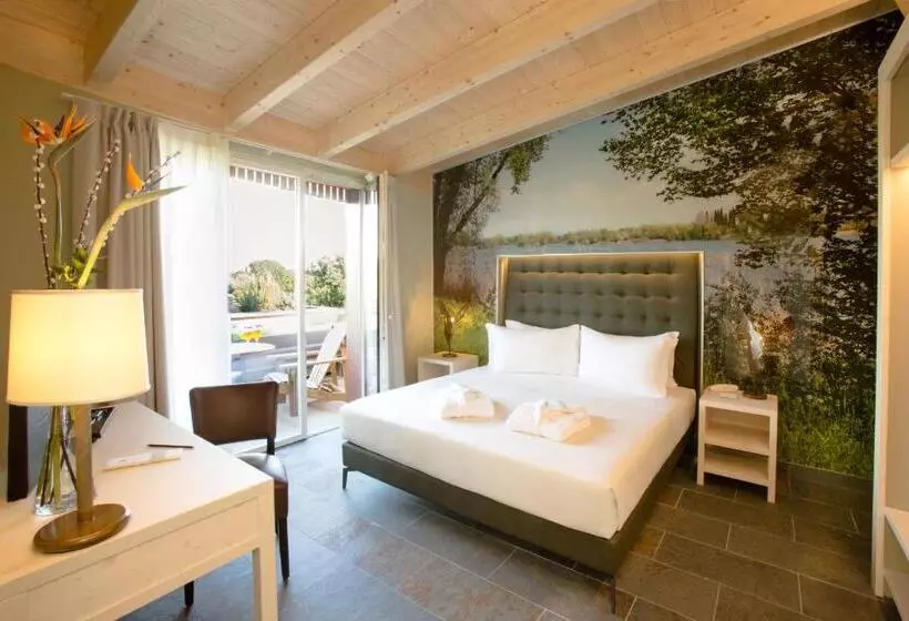 Suite with lake view, Le Ali Del Frassino