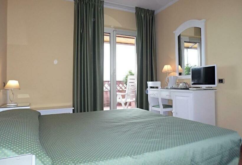 غرفة قياسية مطلّة علي البحر, Mendolia Beach