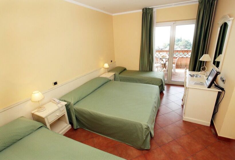 غرفة قياسية رباعية مطلة على البحر, Mendolia Beach