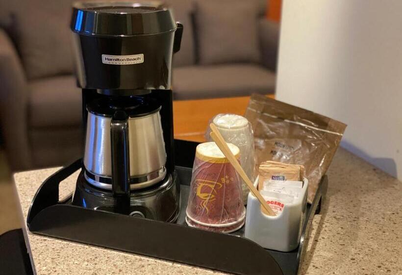 Deluxe Rum, Sahara Courtyard Inn Osoyoos