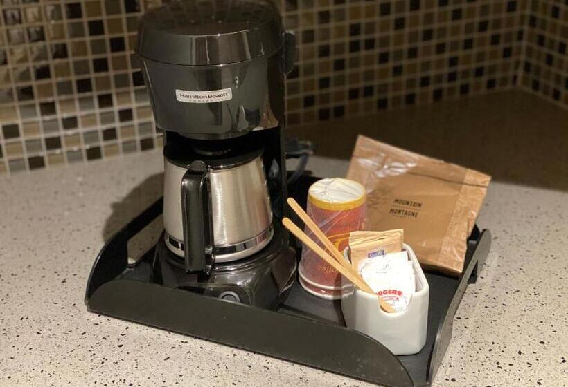 2 Sovrums Svit, Sahara Courtyard Inn Osoyoos