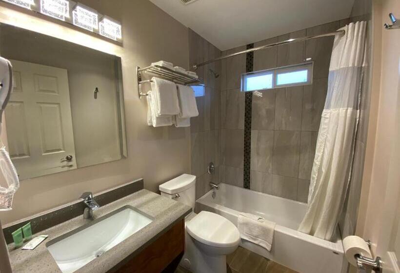 2 Sovrums Svit, Sahara Courtyard Inn Osoyoos