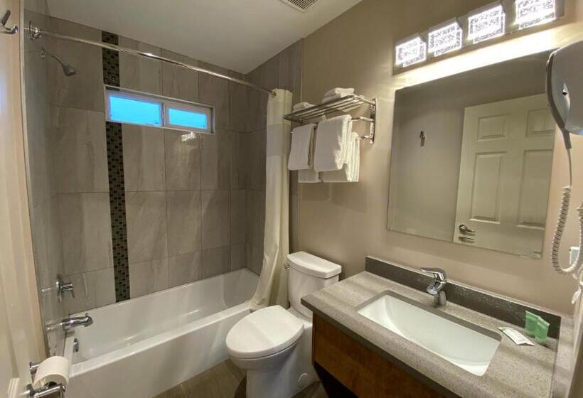 2 Sovrums Svit, Sahara Courtyard Inn Osoyoos