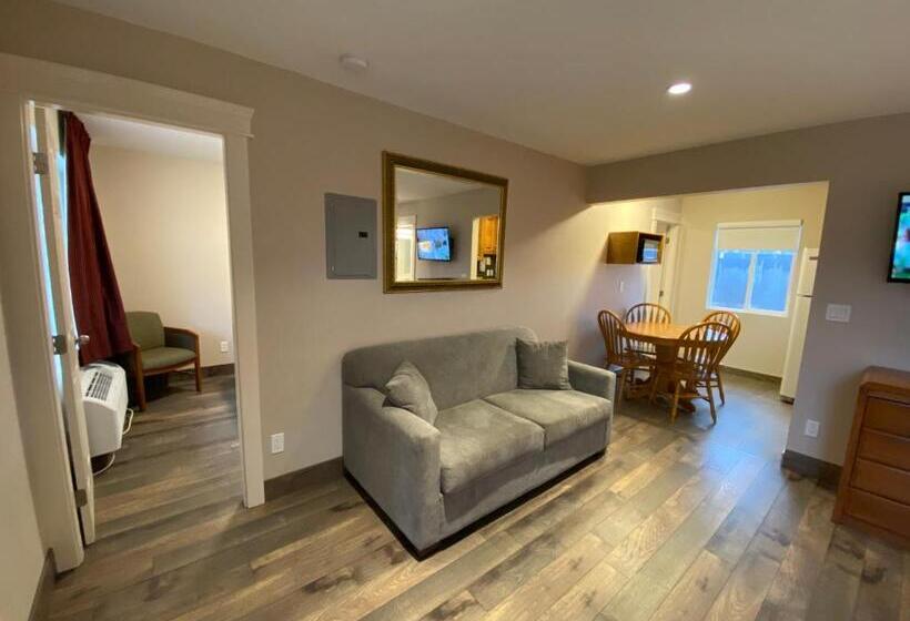 2 Sovrums Svit, Sahara Courtyard Inn Osoyoos