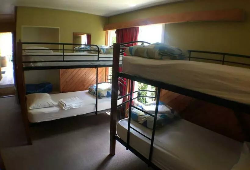 ルームシェアのワンベッド, Te Anau Lakefront Backpackers