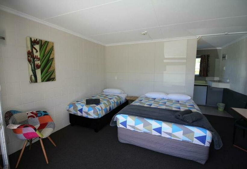 Номер Стандарт Трехместный, Te Anau Lakefront Backpackers