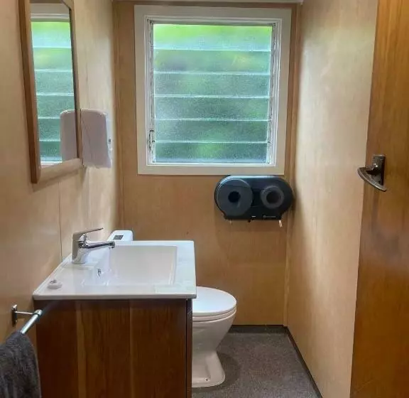 ルームシェアのワンベッド, Te Anau Lakefront Backpackers