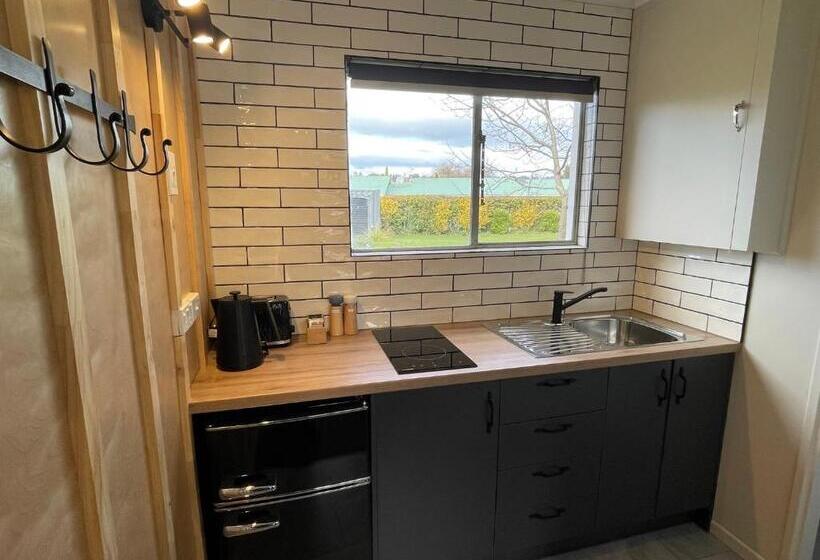 Номер Стандарт Трехместный, Te Anau Lakefront Backpackers