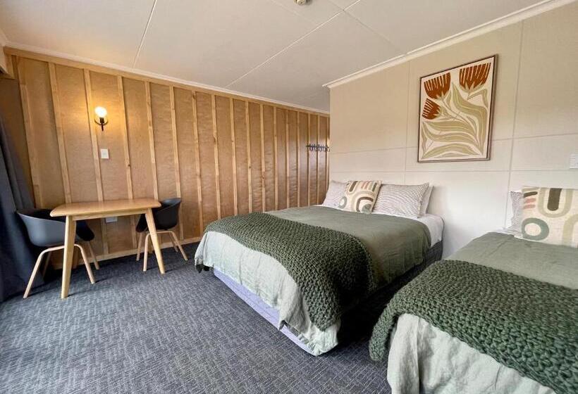 חדר סטנדרט לשלושה, Te Anau Lakefront Backpackers