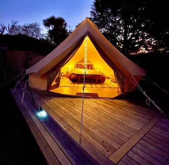 Standard Tent, Te Anau Lakefront Backpackers