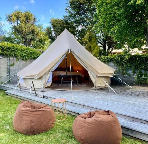 چادر با خدمات رفاهی استاندارد, Te Anau Lakefront Backpackers
