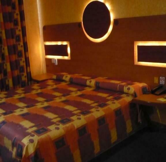 스탠다드 룸 킹사이즈 침대, Universal