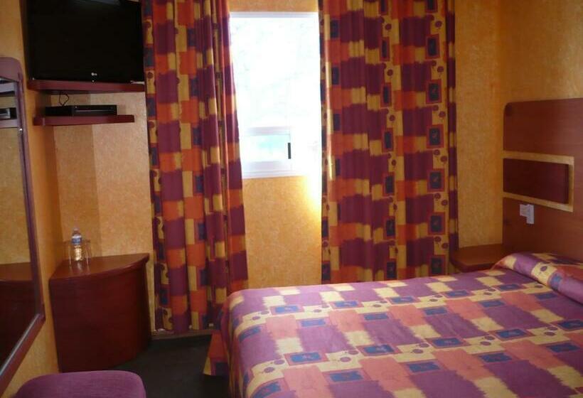 스탠다드 룸 킹사이즈 침대, Universal