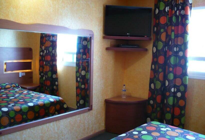 스탠다드 룸 킹사이즈 침대, Universal