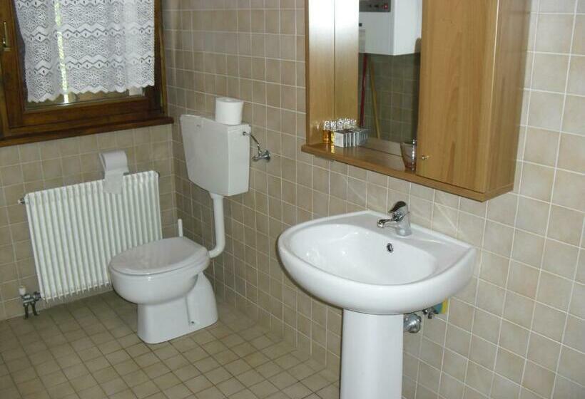 带2个卧室的公寓, Agriturismo Cornolade