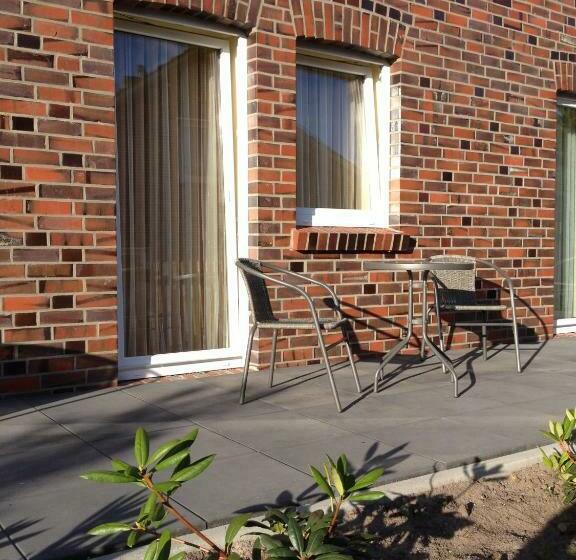 غرفة قياسية مزوَّدة بتراس, Bohlje