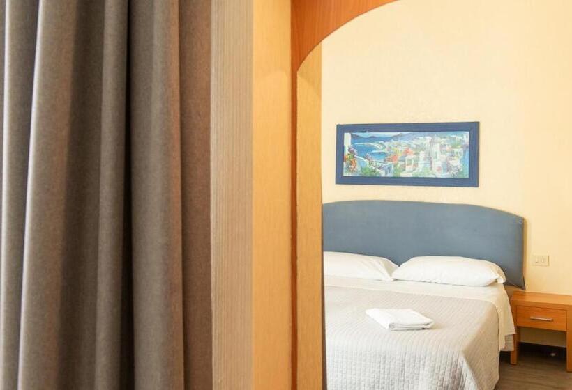Standard Triple Room with Balcony, Hawaii
